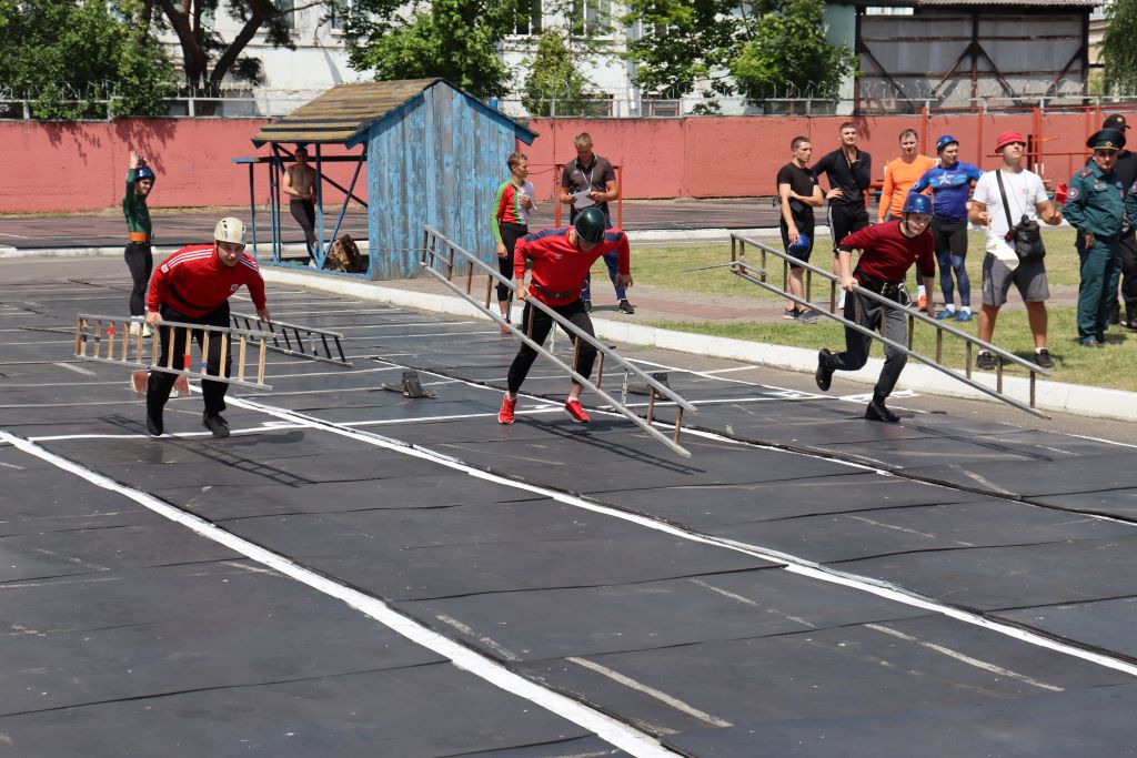 Чемпионат Минской области по пожарно-спасательному спорту прошел в Солигорске 