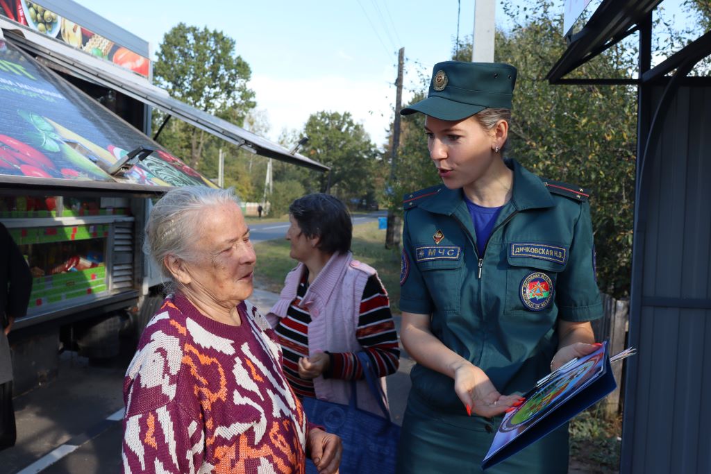 Автолавка безопасности курсирует по Солигорскому району 