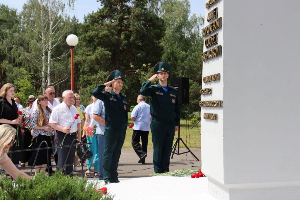 Спасатели Минщины почтили память жертв Великой Отечественной войны