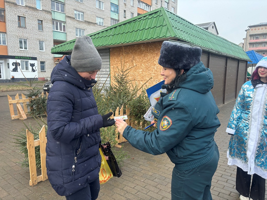 Елочный базар с рекомендациями о безопасности! (Вилейский район)