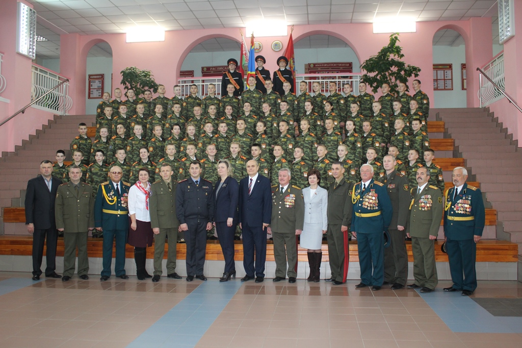 «Вперед, кадет, уверенно гляди!»: в Минском областном кадетском училище прошла торжественная церемония посвящения в кадеты