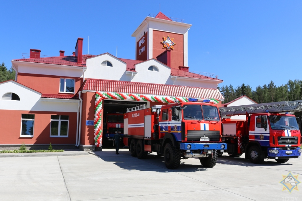 Пожарная рб. Пожарные депо МЧС России. Фасады пожарных депо МЧС. Пожарная станция МЧС России. Здание МЧС Беларуси.