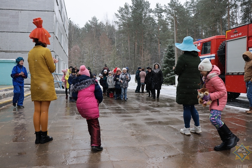 Мир тесен новости события факты свежий номер. Пуховичский район Свислочь школа. Школа пгт Свислочь Пуховичский район.